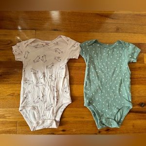 Carter’s short sleeve bodysuit 18 months onsie set